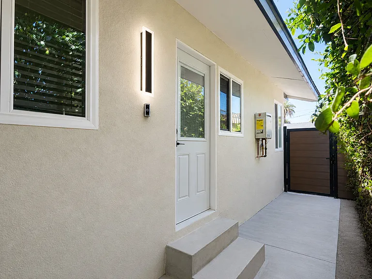 1615 W 39th Pl — Photo 11