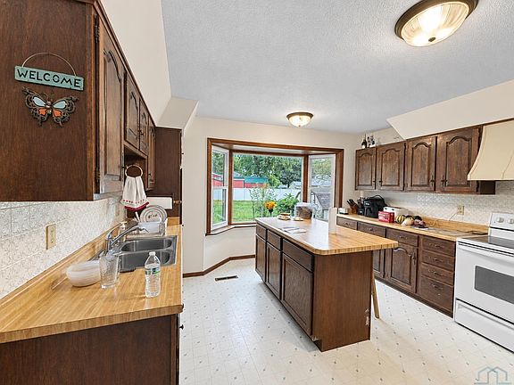 3rd image of 3405 41st St