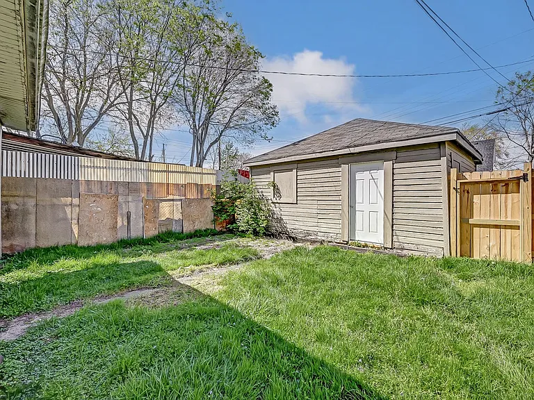 1257 Leonhard St — Photo 36