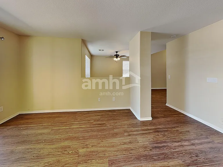 7926 N 54th Dr — Photo 7