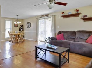 8913 Admiral Dr, Louisville, KY 40229