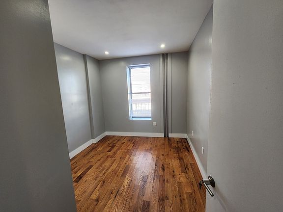 3rd image of 4240 Broadway #3G