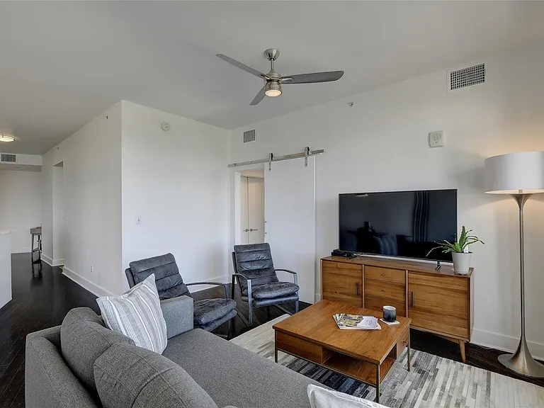 603 Davis St #1011 — Photo 6