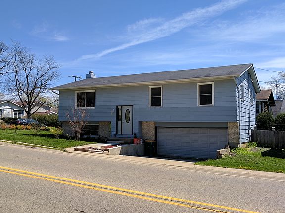 Raised Ranch w/Attach 2 Car
