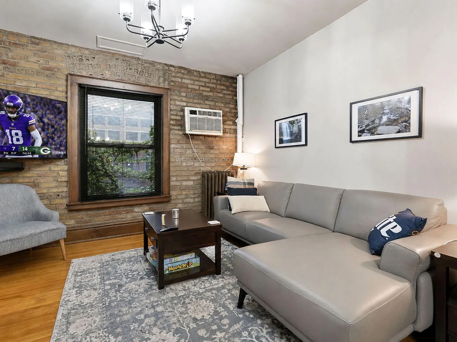 2 bed, 1.0 bath, 801 sqft, $1,195 — Photo 1