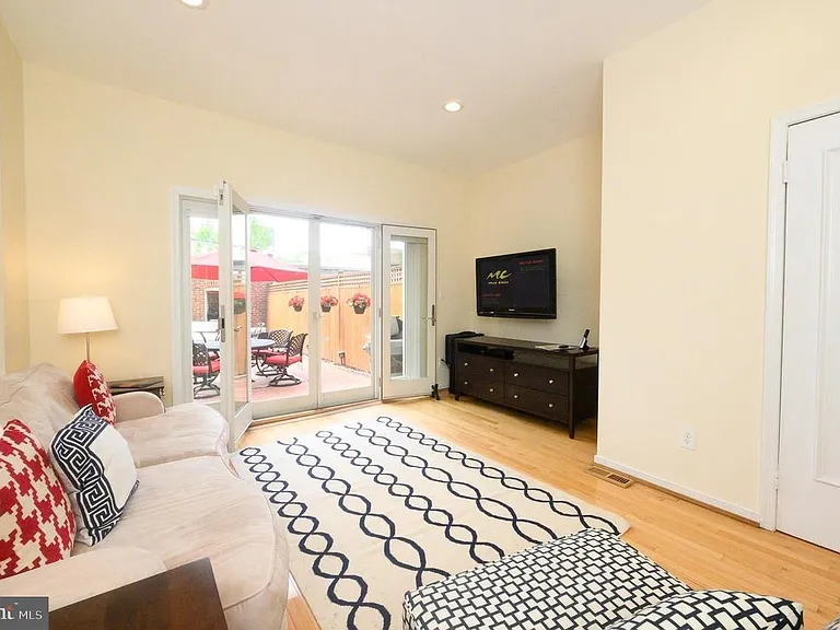 716 12th St NE — Photo 9