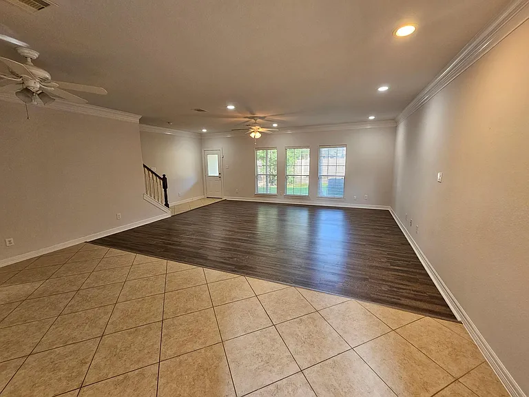 547 Birdsong Dr — Photo 3