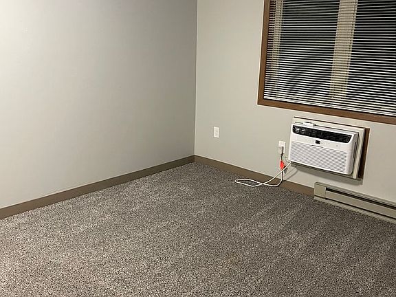 2nd image of 1038 Fond Du Lac Ave Room 206