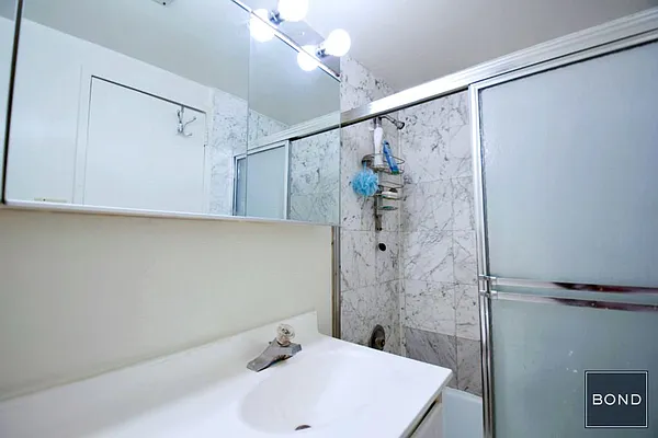 Rented by Bond New York | media 23