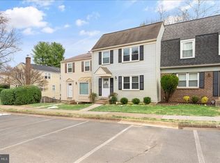 9039 Piney Grove Dr, Fairfax, VA 22031