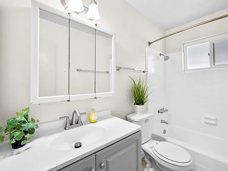 12021 Bailey St #4 — Photo 31