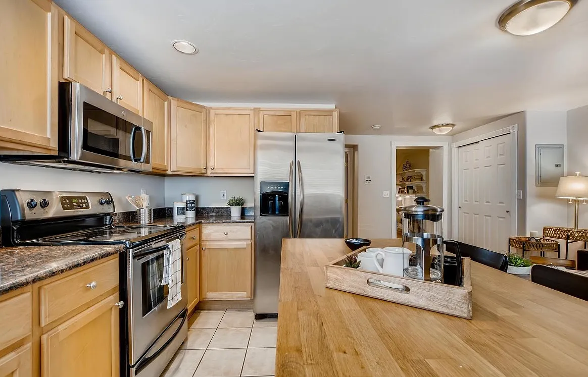 1 bed, 736 sqft, $1,700 — Photo 3