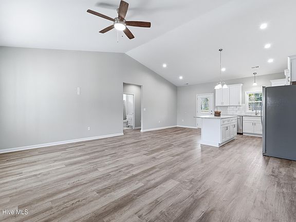 4th image of 1992 Catherine Lake Road