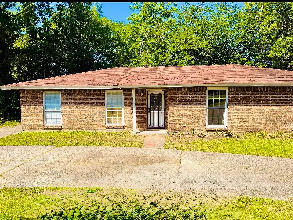 3633 Woodley Rd
