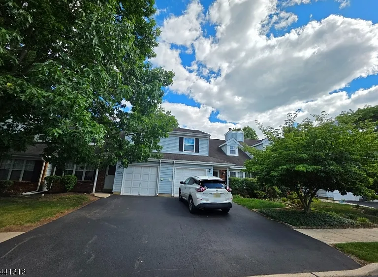 223 Coldspring Ct — Photo 2