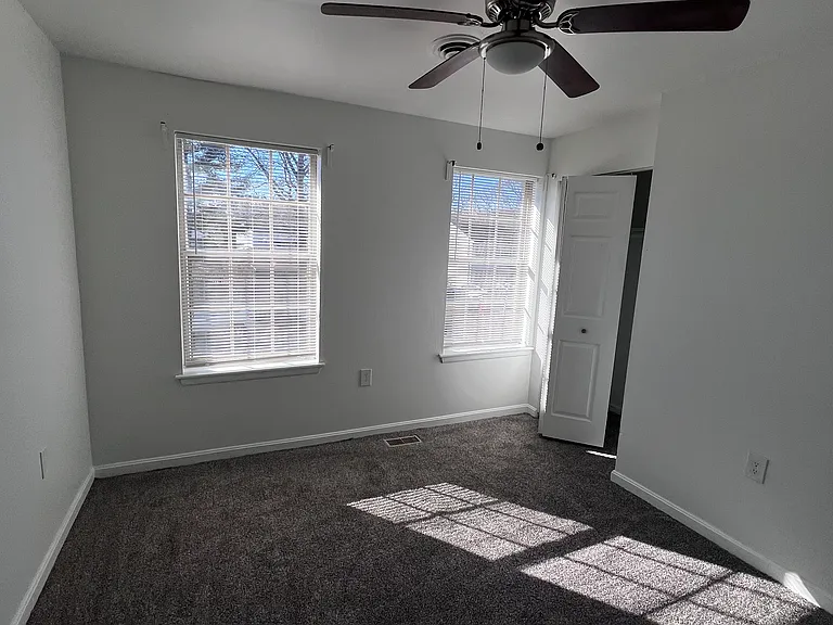 Laburnum Rd — Photo 13