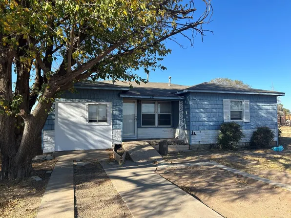 403 Clubview Dr, Levelland, TX 79336