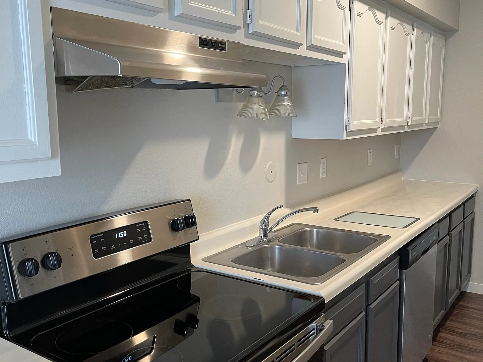 5 bed, $3,559 — Photo 2