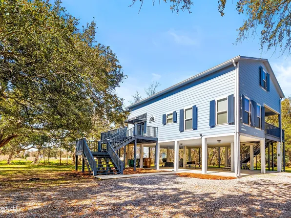 323 E 2nd St, Pass Christian, MS 39571