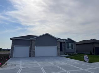 1551 Stonewood Ave, Grand Island, NE 68803