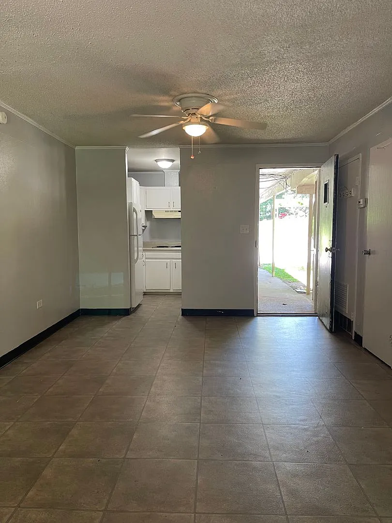 2BR/1BA - Duplex located off of South Milledge Avenue! Available soon! — Photo 4