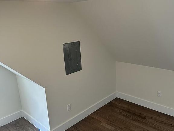 4th image of 46 N Jefferson St APT 3