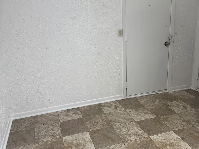 1807 Highland St — Photo 17