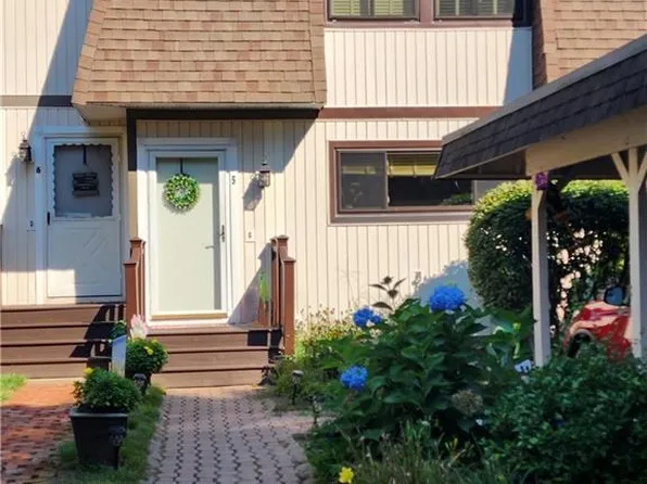 5 Pebblestone Circle #5, Suffield, CT 06078