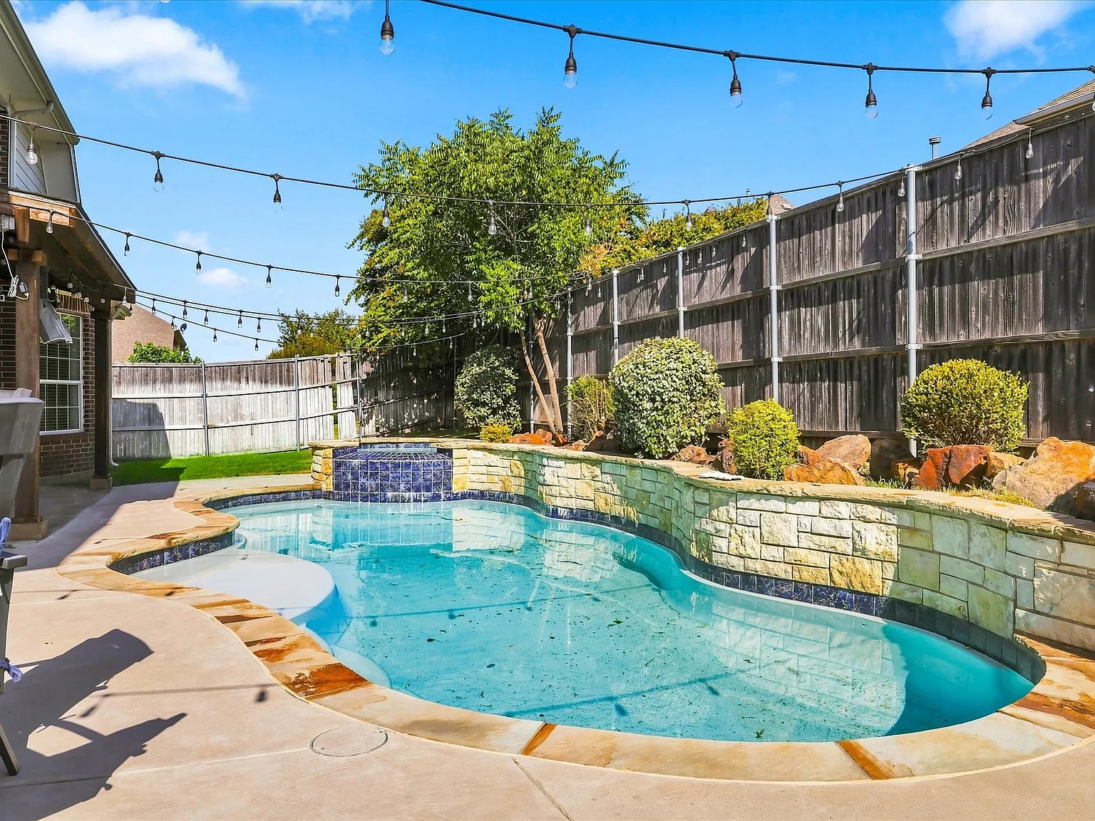 5 bed, 4868 sqft, $4,200 — Photo 3