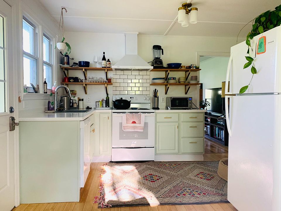 Tastefully-Renovated Kitchen with new appliances, fixtures