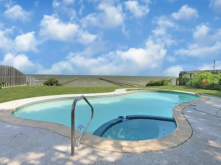 8010 Ocean Dr — Photo 3