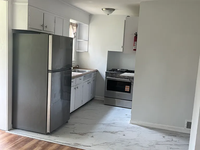 251 Maple Ave #D — Photo 1