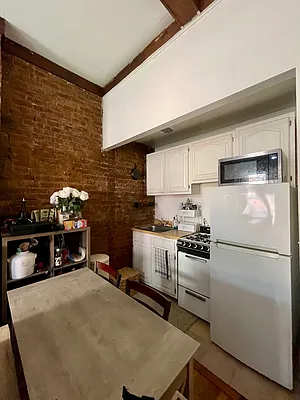 Rented by Building Equity Real Estate LLC | media 22