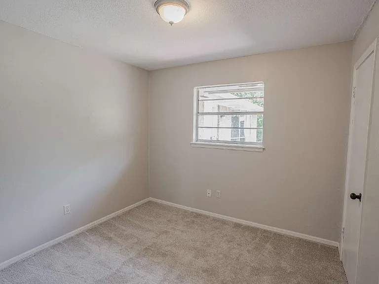 1041 SW 2nd St — Photo 11