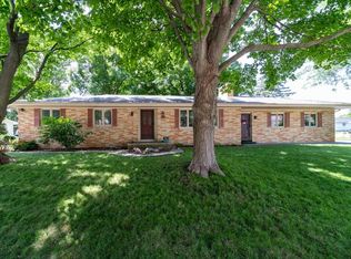2221 Ribourde Dr, South Bend, IN 46628