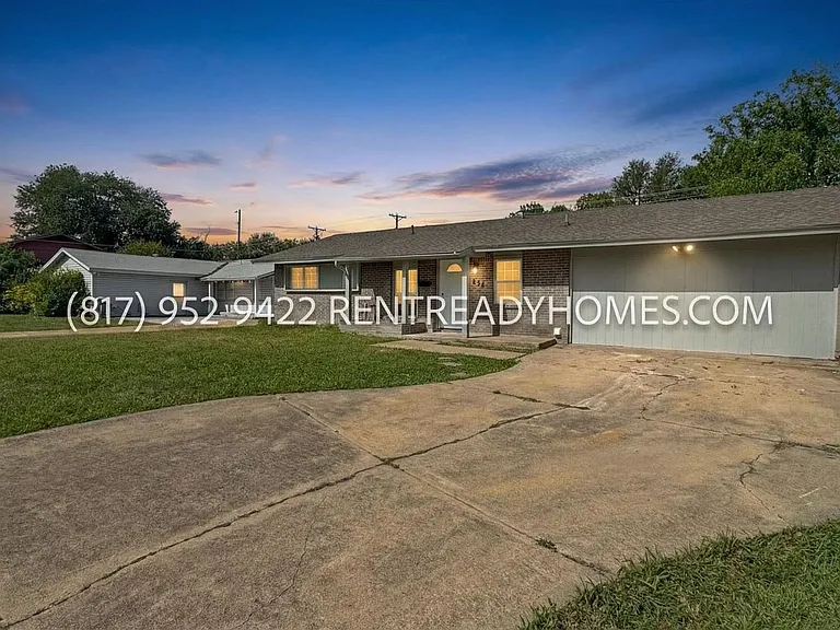 2613 Fairbrook St — Photo 1