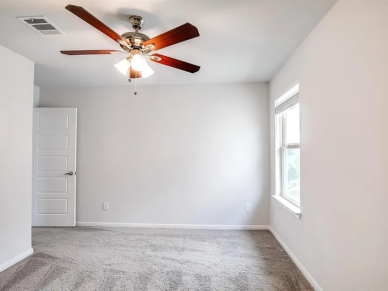 100 Earl Keen St — Photo 24