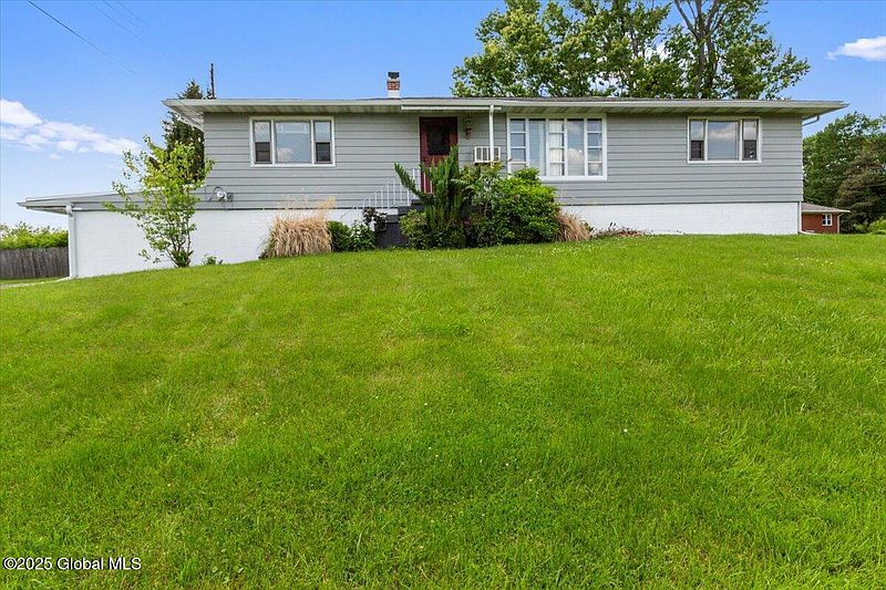 2nd image of 19 Valleyview Drive