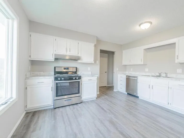 7423 Leswood Ct — Photo 9