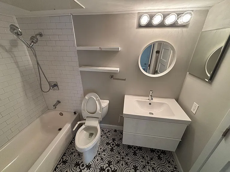 4044 Buena Vista St #111 — Photo 9