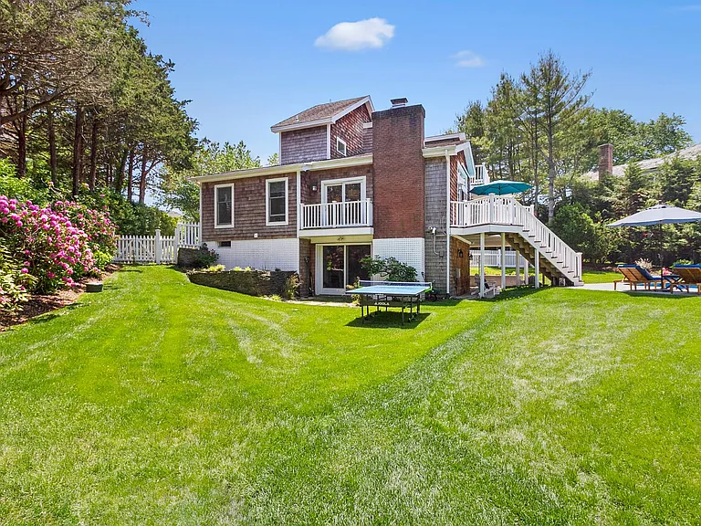 114 Narod Blvd — Photo 5