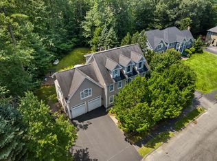 28 Surrey Ln, Falmouth, ME 04105