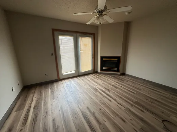 922 23rd Ave APT G, Coralville, IA 52241