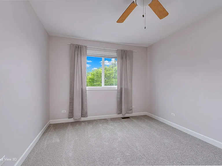 900 Ashford Ln — Photo 19
