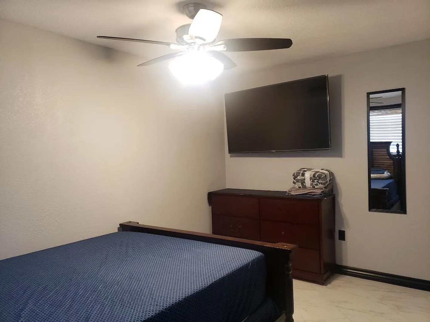 Room for Rent - 3448 Glendower St Rosamond CA 93560 — Photo 4