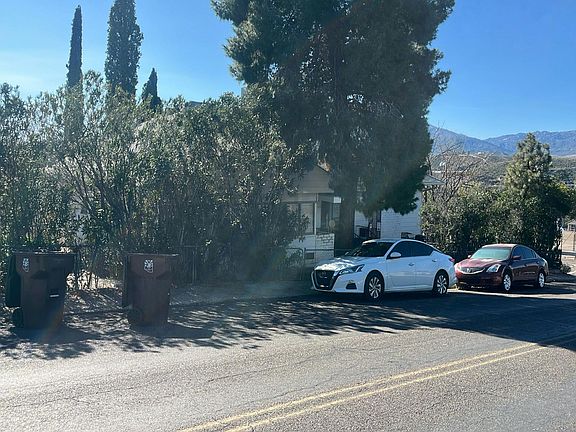 3rd image of 1100 E Maple St