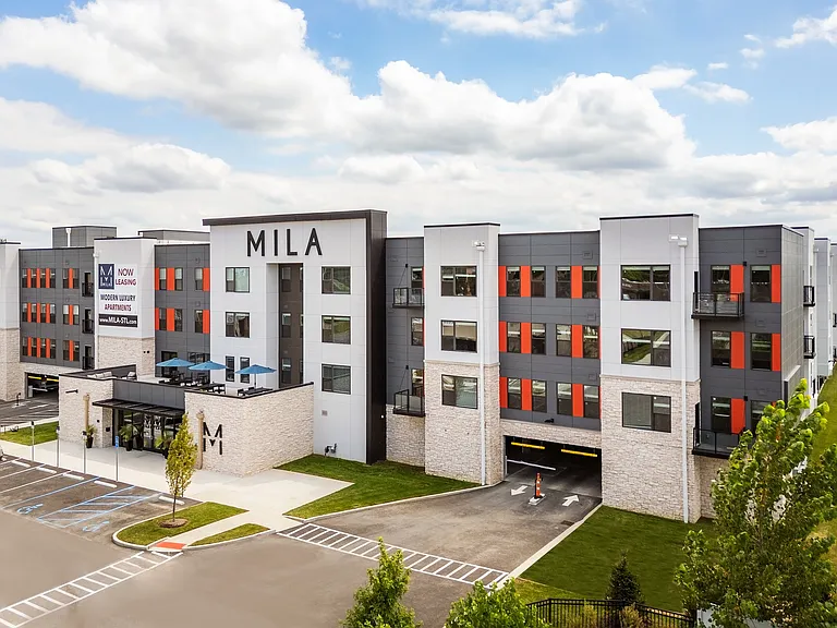 Mila — Photo 39