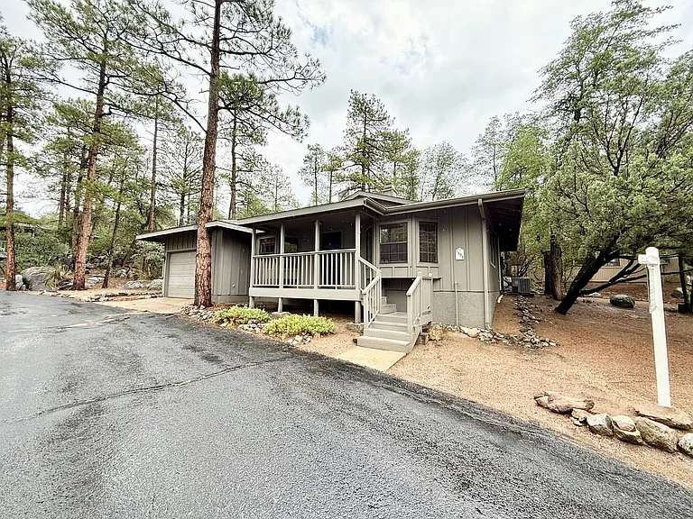 1595 Sierry Peaks Dr — Photo 2