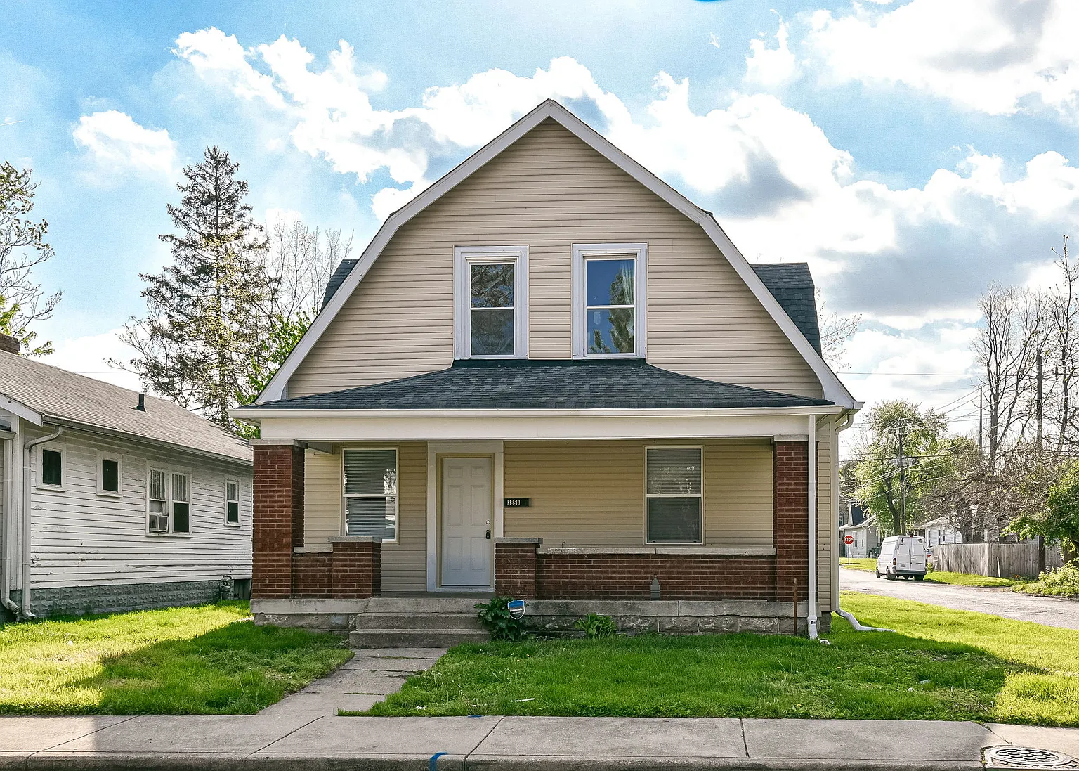 3850 N Kenwood Ave photo 1
