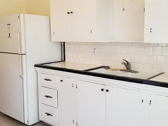 5th image of 2608 Bideker Ave